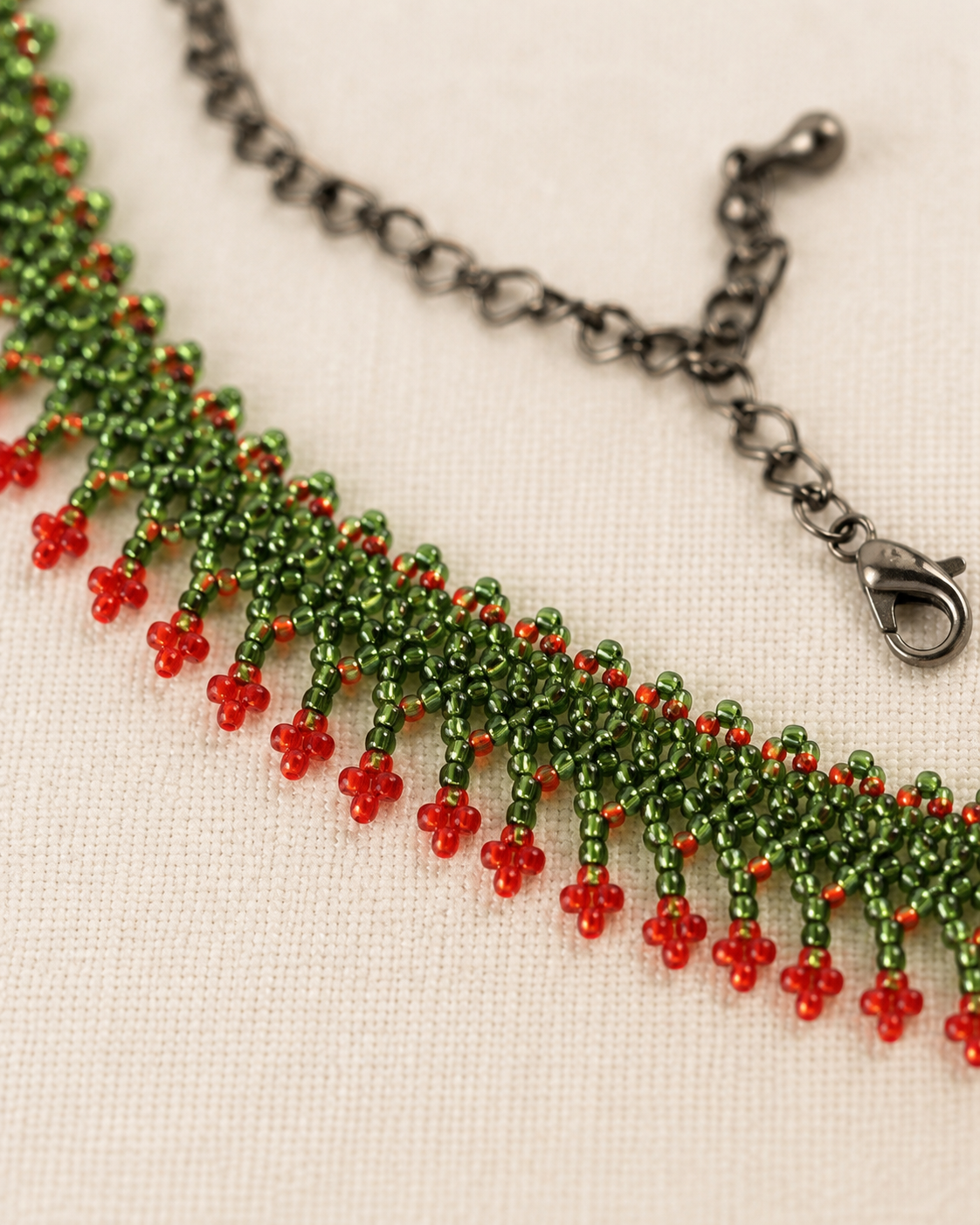 Fine Green and Red Ukrainian Handmade Sylianka-Style Beaded Choker